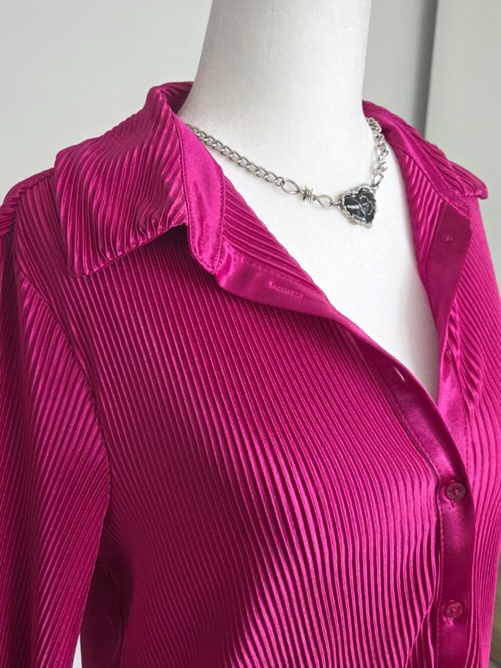 Magenta Pleated Plisse Blouse Medium Pink Satin Collared Button Down Luxury Boho - Picture 6 of 11